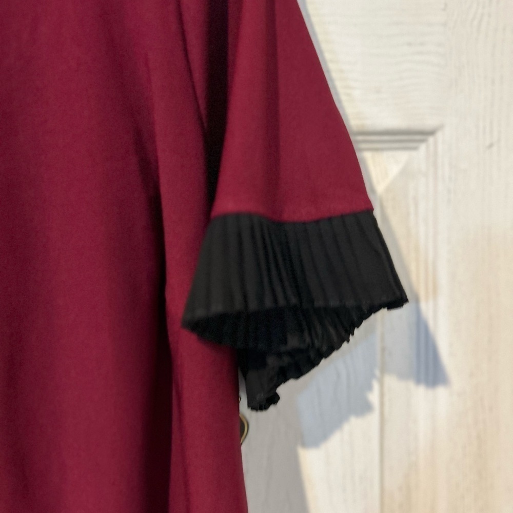 NWOT “A.U.W.” Two Tone Burgundy and Black Blouse. - Picture 5 of 5